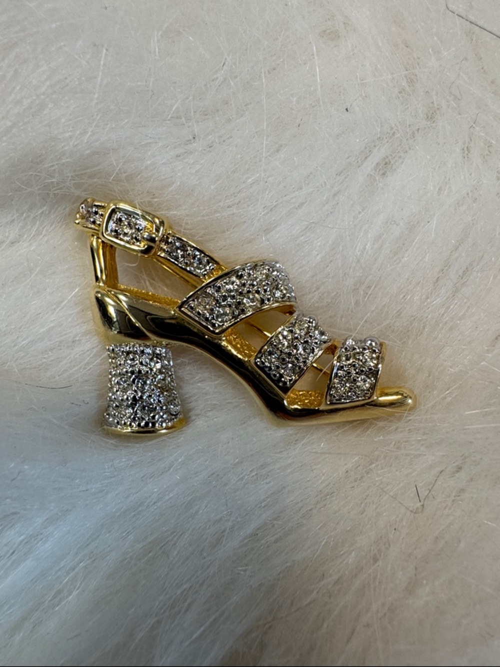 Gold Crystal Strappy Heel Brooch - Barbara Mandrell vintage. Perfect condition.